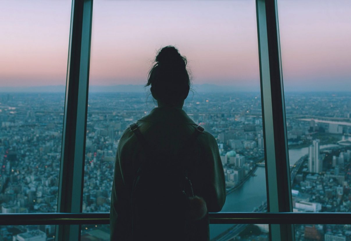 Photo of a city to evoke the sense of sight. Photo by Ben Blennerhassett, Unsplash.